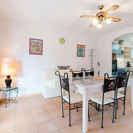 Villa 4 Pièces Pour 6 Personnes Avec Terrasse, Jardin, Garage Et Wifi à - Fr-1-409-136 *