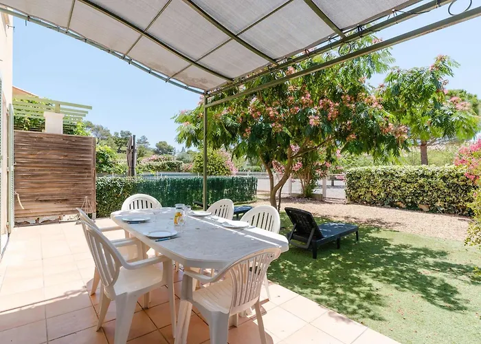 빌라 4 Pieces Pour 6 Personnes Avec Terrasse, Jardin, Garage Et Wifi A - Fr-1-409-136 *